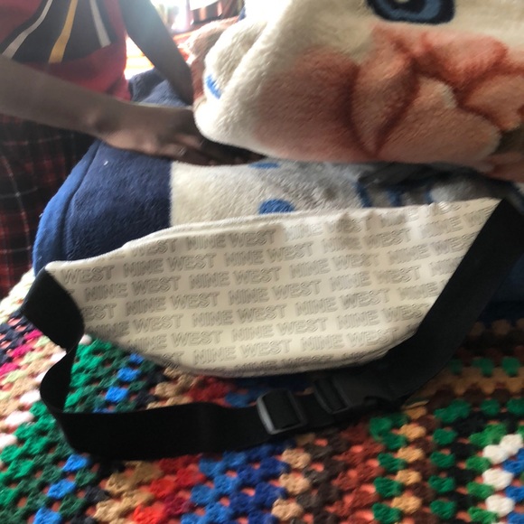 Fannypack - Picture 2 of 2